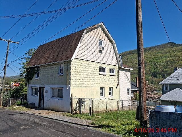 2nd image of 608-12 W Ridgeway St