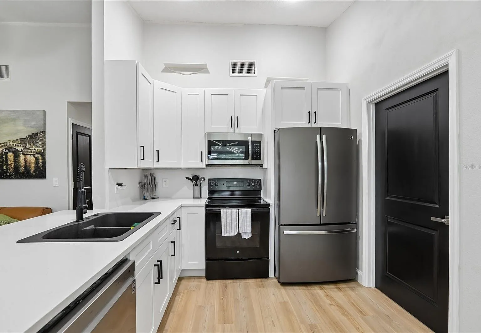 3 bed, 1565 sqft, $2,750 — Photo 2