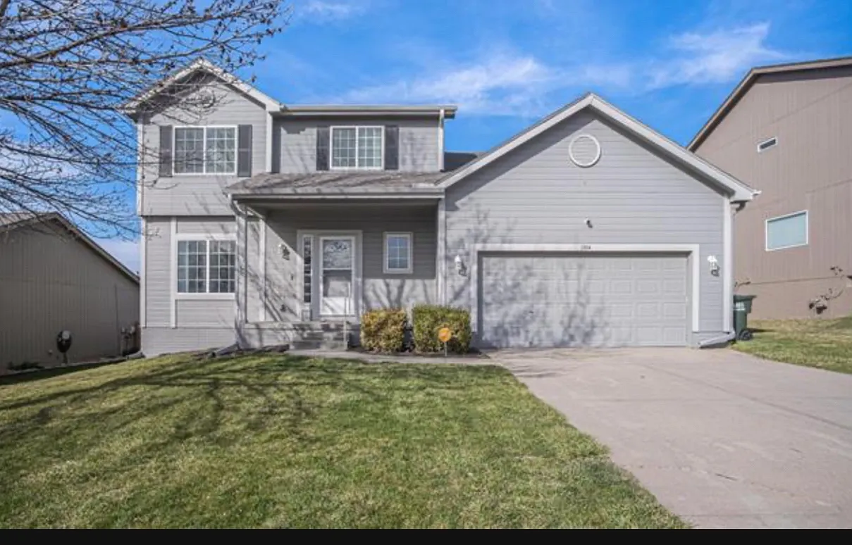 5 bed, 3000 sqft, $3,000 — Photo 1