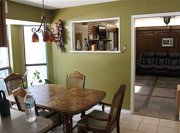 5th image of 1111 Douglas Dr