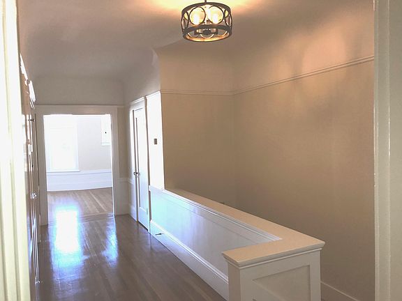 4th image of 1039 Cabrillo St