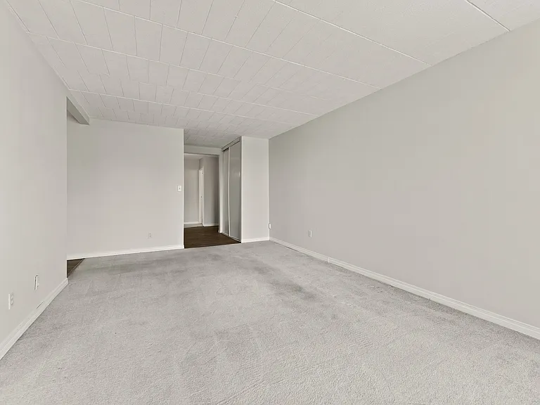 3165 Russell St — Photo 6