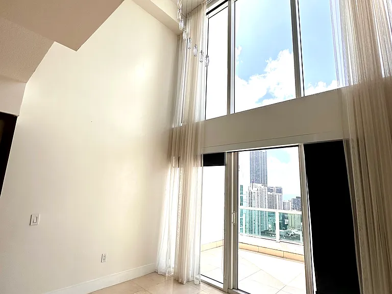 41 SE 5th St #2408 — Photo 9