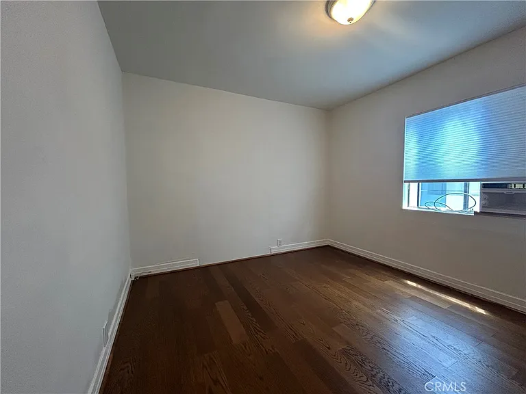 214 E Stocker St — Photo 18