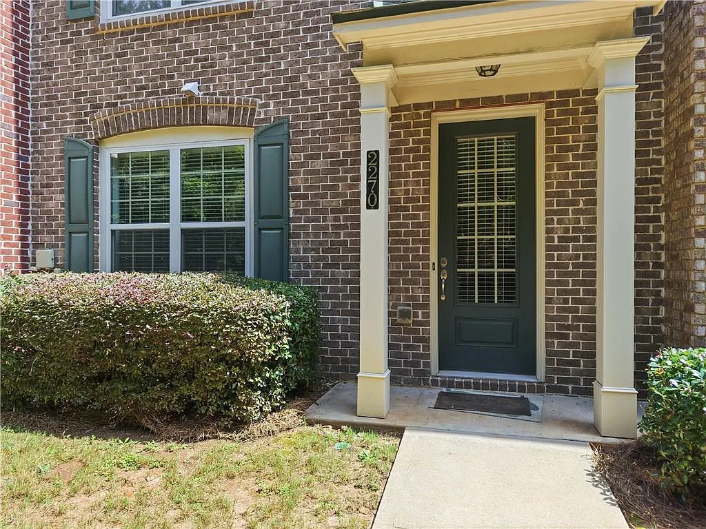 4 bed, 3.5 bath, 2288 sqft, $3,100 — Photo 2
