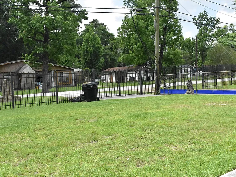 8535 Parkette Dr — Photo 33