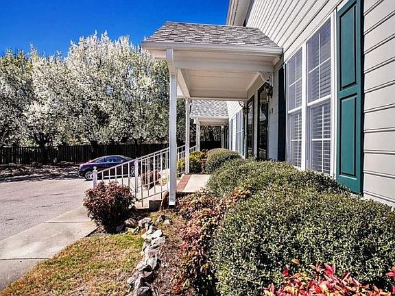 2nd image of 409 Cityview Ln