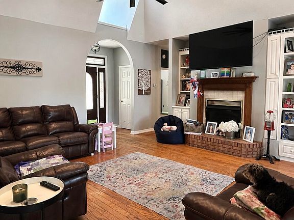 5th image of 253 Windmere Dr