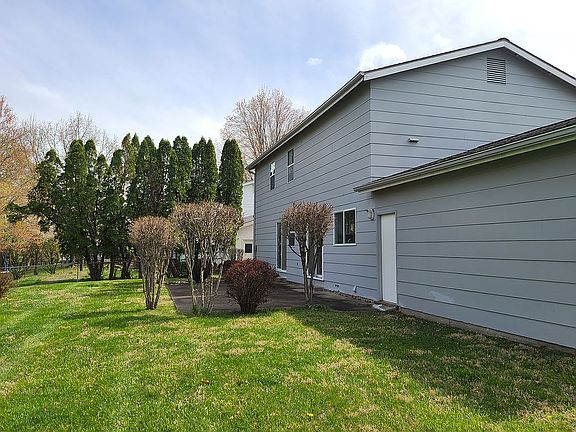 3rd image of 12785 Castlebar Dr