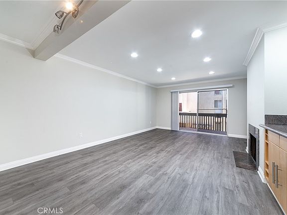 3rd image of 5334 Lindley Ave Unit 126