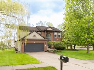 399 Quail Ridge Ct, Waterford, MI 48327