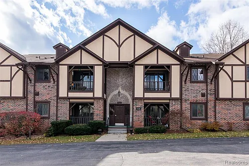 42160 Woodward Ave #8 Photo 1