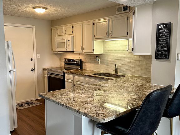 4th image of 9471 Sandpiper West Dr