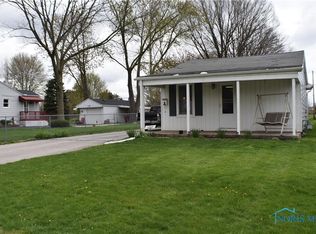 1027 Mambrino Rd, Oregon, OH 43616