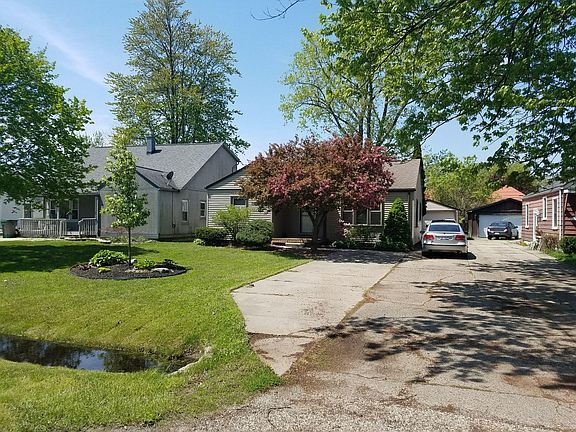 2nd image of 39685 Shoreline Dr
