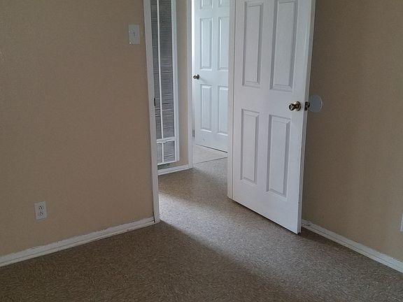 5th image of 154 Lake Valley St