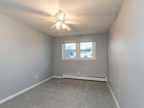 4th image of 4895 Canterbury Dr
