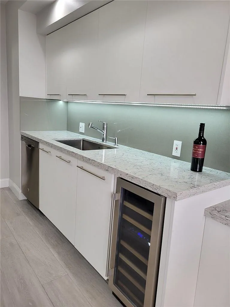 2 bed, 2.0 bath, 1470 sqft, $4,200 — Photo 1