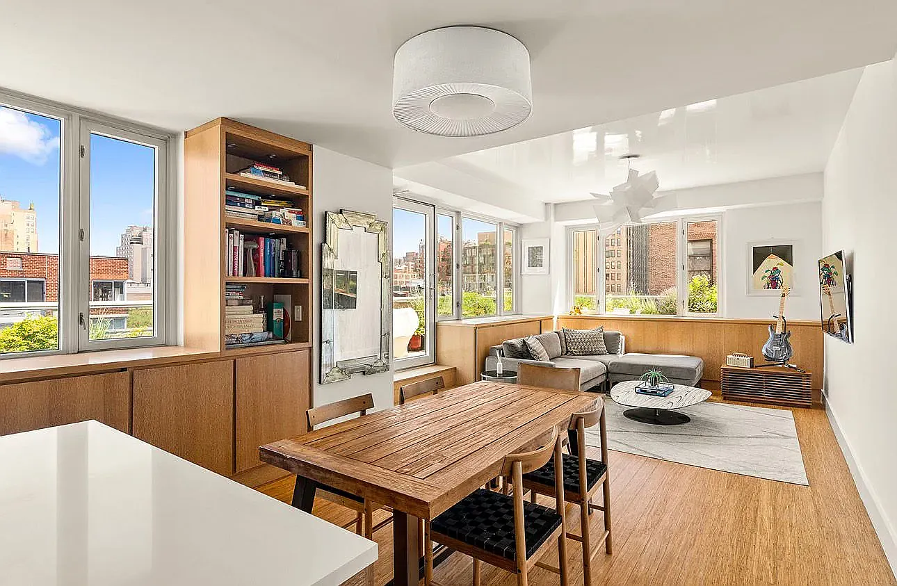 305 West 16th Street — Photo 2