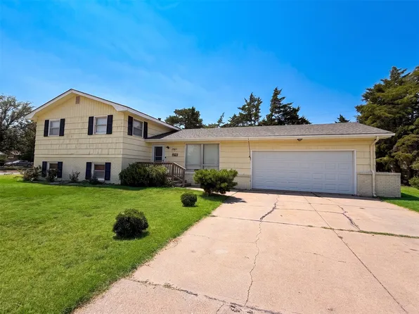 2501 6th Ave, Dodge City, KS 67801