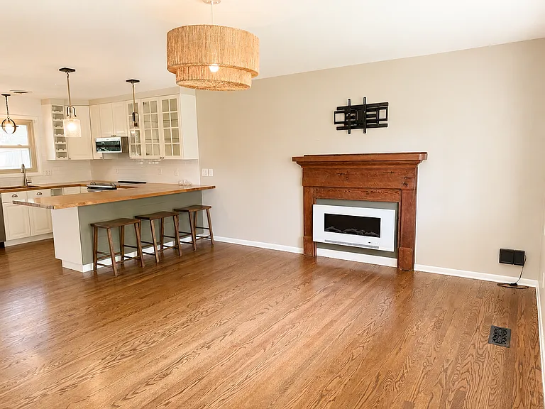 Living Room/Kitchen