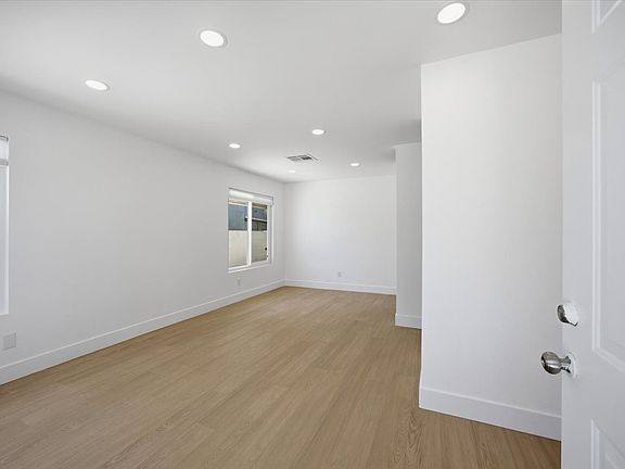4th image of 1040 W 165th Pl APT 4