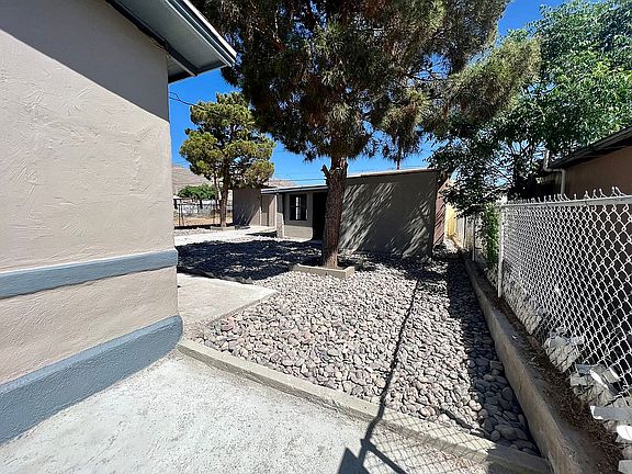 3rd image of 3219 E Missouri Ave #4