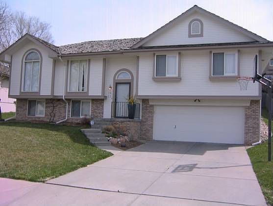 1st image of 1417 N 159th St