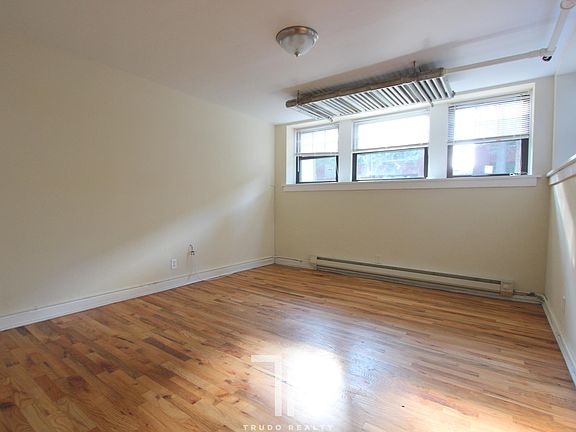 2nd image of 4407 N Wolcott Ave Unit Garden