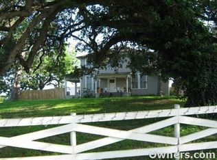 301 Mulberry St, Hallettsville, TX 77964