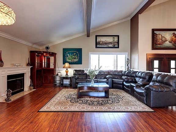5th image of 26943 Parkside Dr