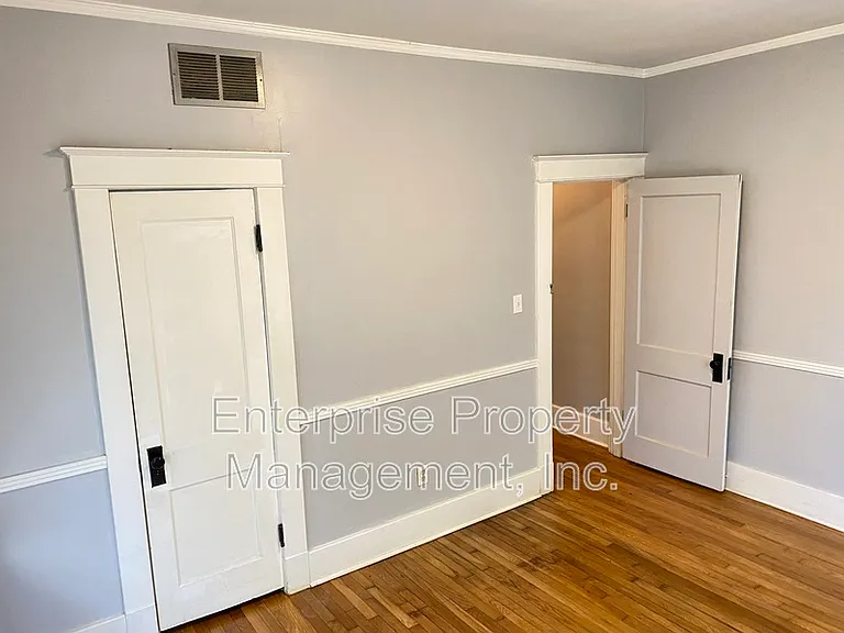 414 N Willett St — Photo 29