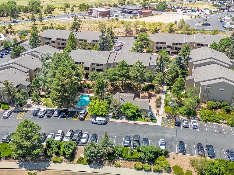 Country Club Vista Apartments — Photo 7