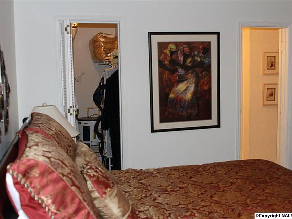 5th image of 5141 Seven Pine Cir
