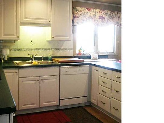 5th image of 15 Lucy Ln