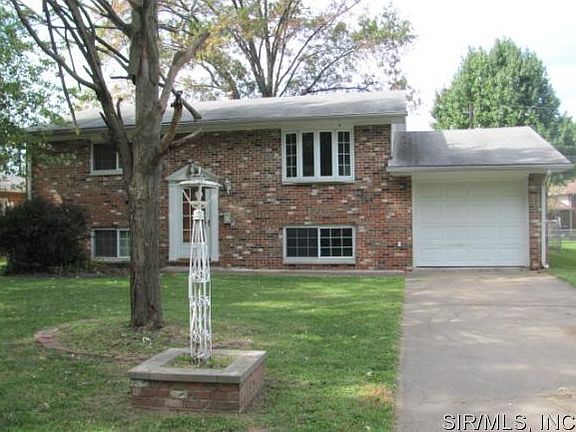 2nd image of 826 Amherst Dr