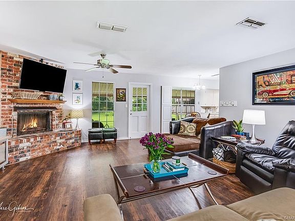 3rd image of 3303 Warwick Dr