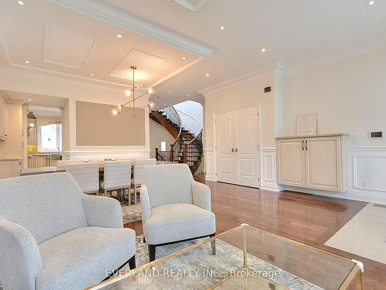 369 Hollywood Ave #MAIN — Photo 2