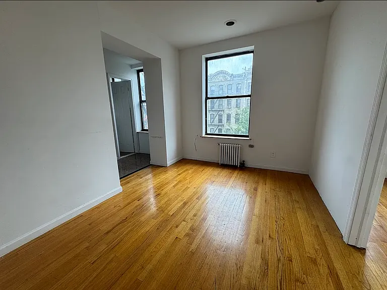 214 1st Ave #7 — Photo 2