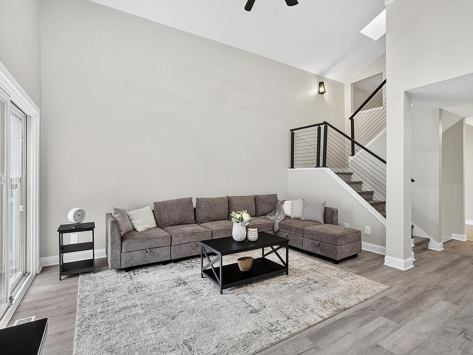 1st image of 802 S 92nd STREET