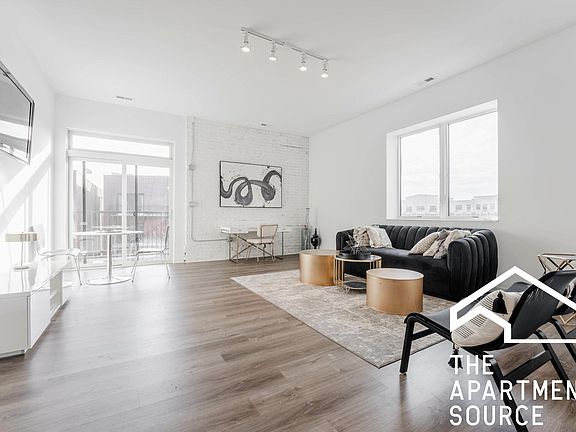 2nd image of 2555 S Wabash Ave #302