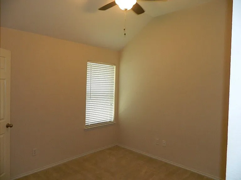 1132 Honeywell Dr — Photo 12