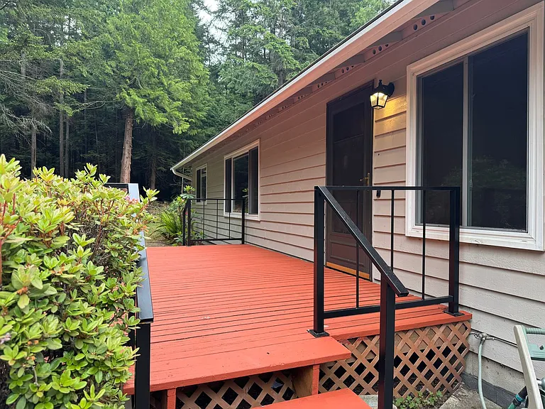 4005 NE Kedros Dr — Photo 2