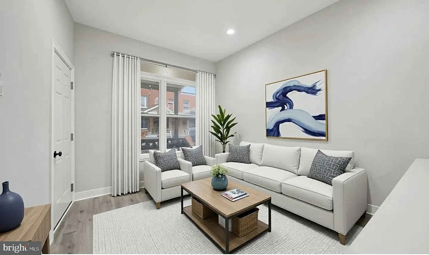 3 bed, 1.0 bath, 800 sqft, $1,500 — Photo 1
