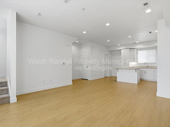 5th image of 1315 E Crandall Ave Unit 205