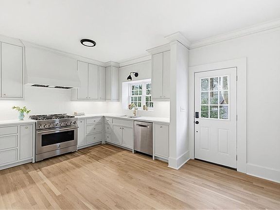 4th image of 1767 Ridgewood Dr NE