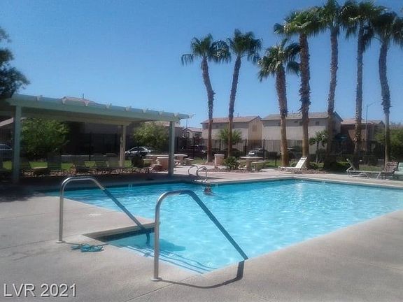 3rd image of 6891 Mahogany Meadows Ave