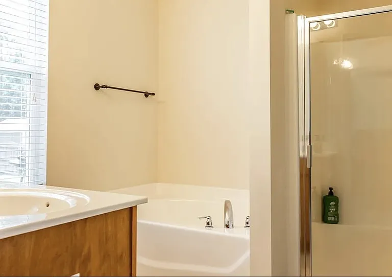 909 Amanda Dr — Photo 12