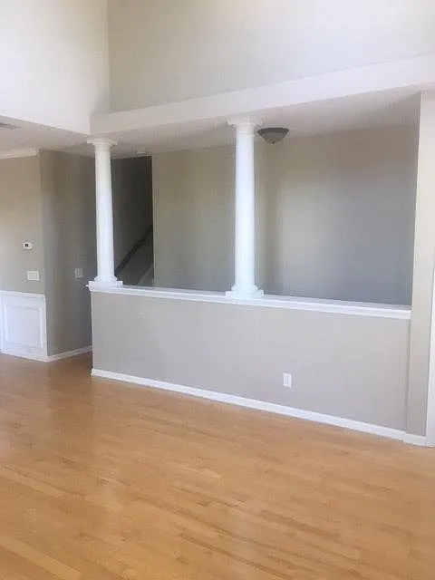 4 bed, 2024 sqft, $3,600 — Photo 2