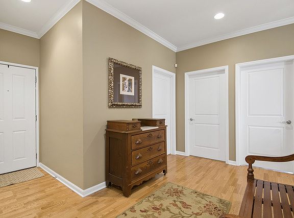 2nd image of 2472 W Foster Ave APT 411